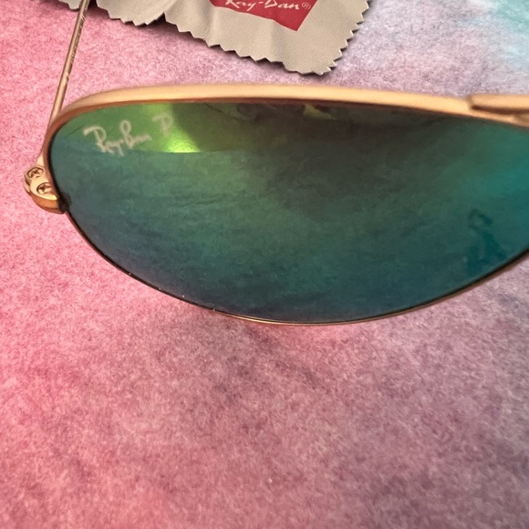 Ray Ban Aviator Sunglasses Green Lens and Gold Frames - Picture 8 of 14